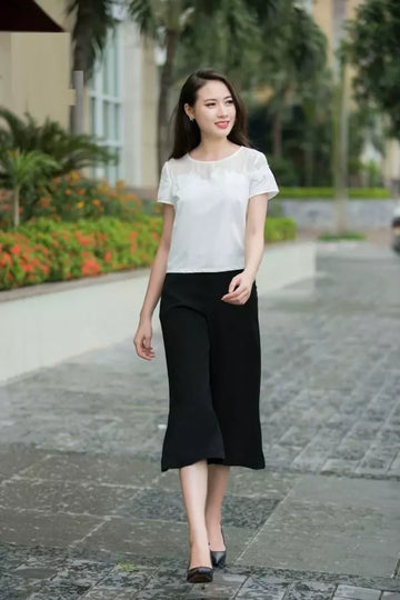 Mix đồ với tone màu trắng đen không lo bị lỗi mốt